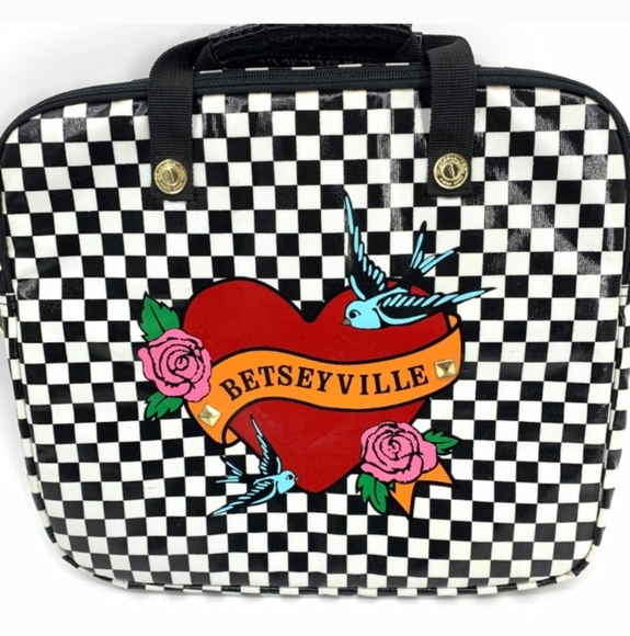 Betsey Johnson Betseyville Laptop Case Quilted Black White Checkered Sz 13x14 In - Picture 1 of 7